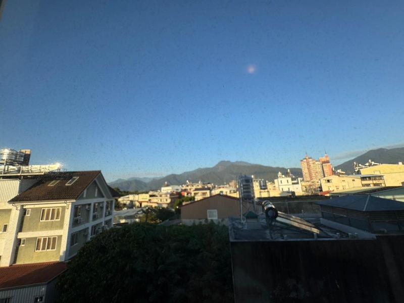 Travel Light Hotel - image 15
