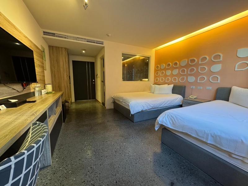 Travel Light Hotel - image 21