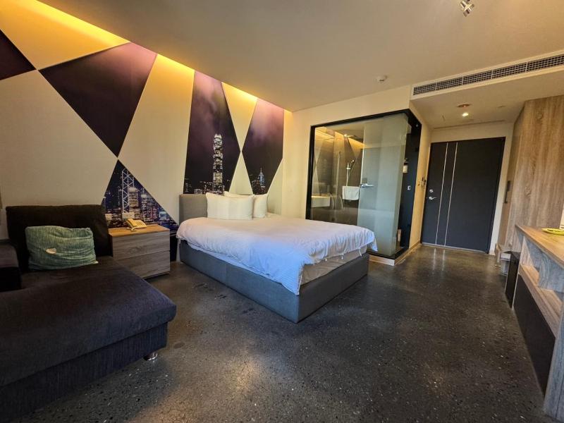 Travel Light Hotel - image 20