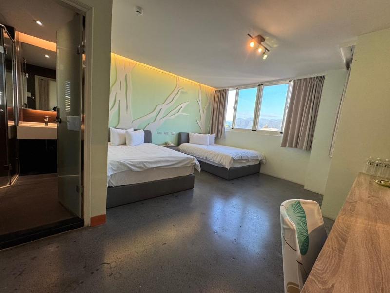 Travel Light Hotel - image 34