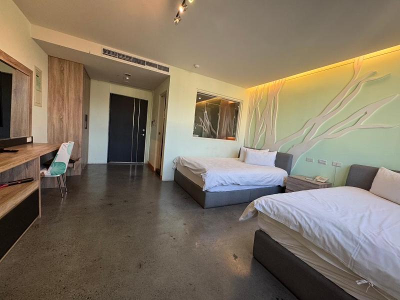 Travel Light Hotel - image 42