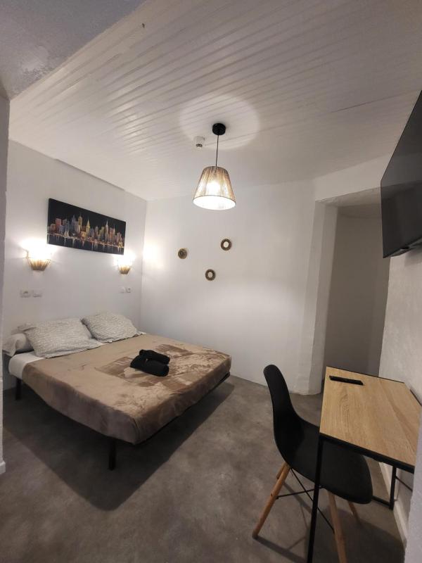 Double Room with Garden View image 3