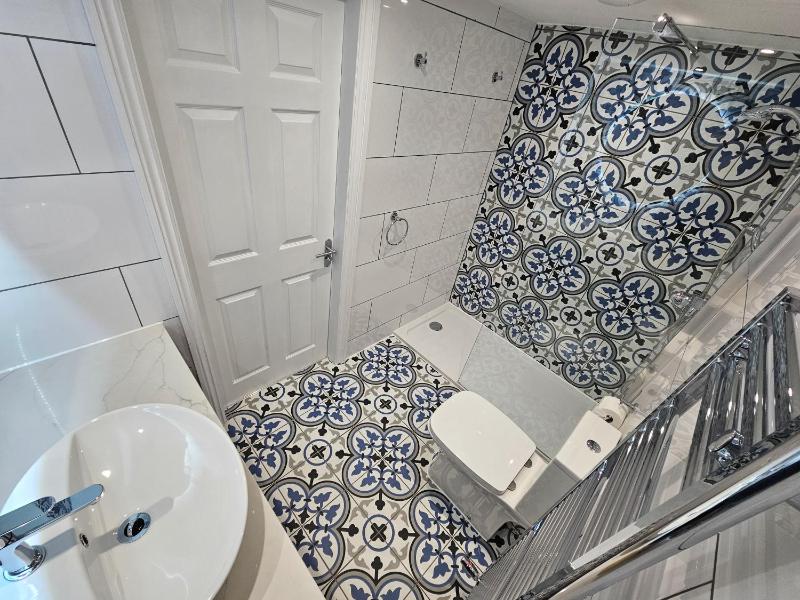 Deluxe Double or Twin Room image 3