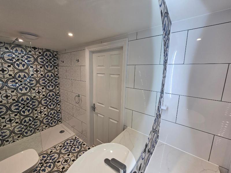 Deluxe Double or Twin Room image 2