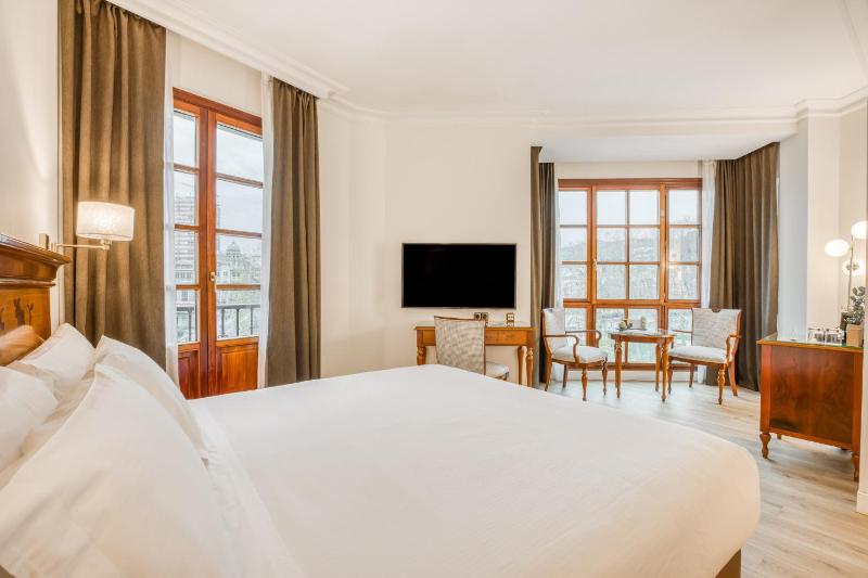 Superior Double or Twin Room image 1
