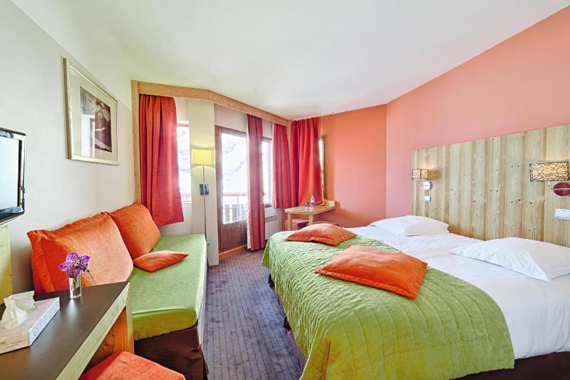 Triple Room with Balcony image 4