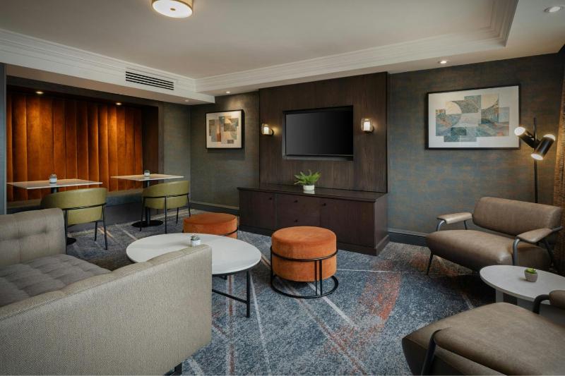 Executive Family Room - Two Double Beds - Lounge Access image 3