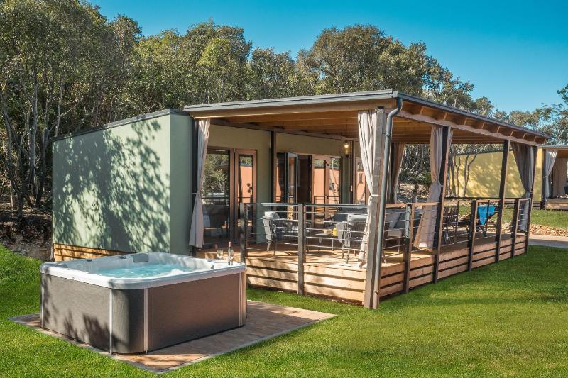 Prestige Mobile Home with Jacuzzi image 1