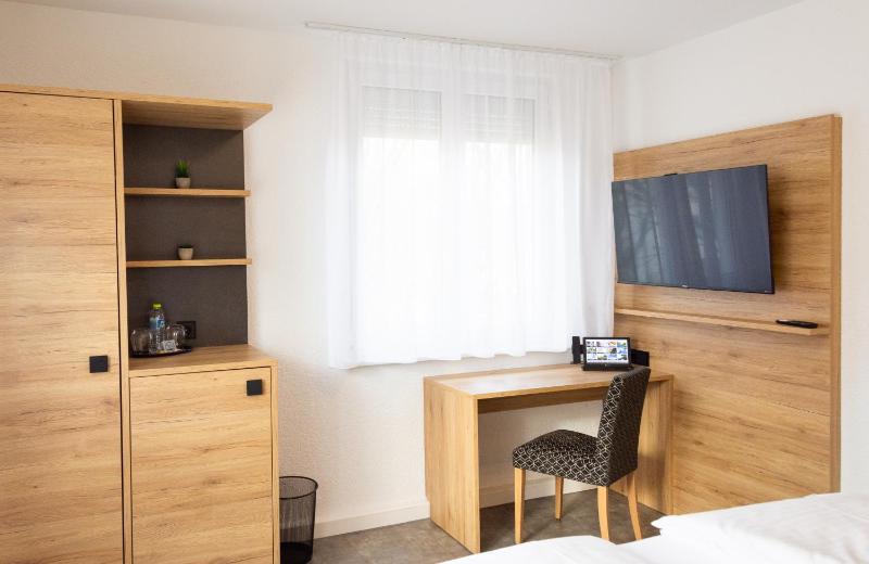 Deluxe Double Room with Shower image 1