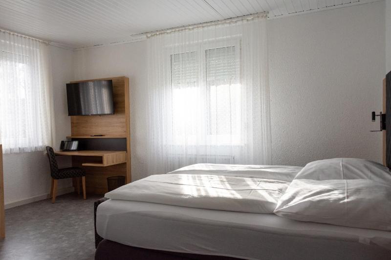 Deluxe Double Room with Shower image 4