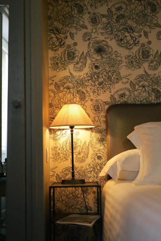 Standard Double Room image 3