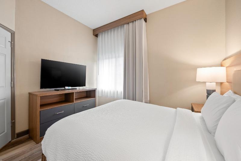 One-Bedroom Suite image 2
