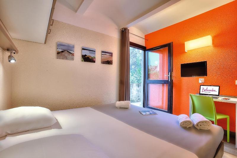 One-Bedroom Apartment image 1