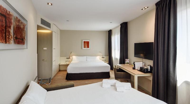 Superior Double Room image 3