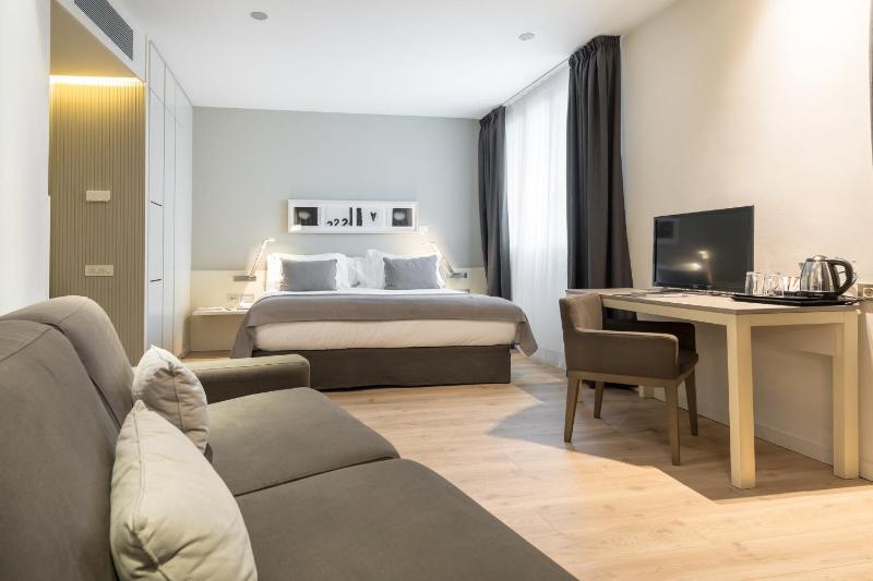 Superior Double Room image 4