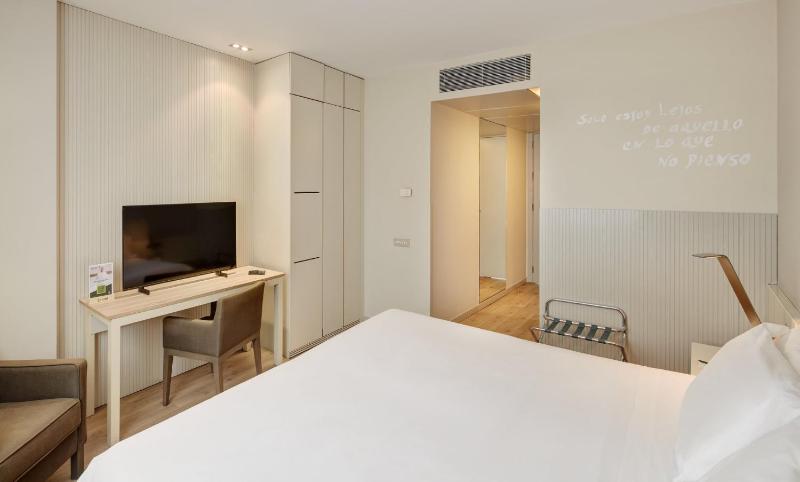 King Room image 4