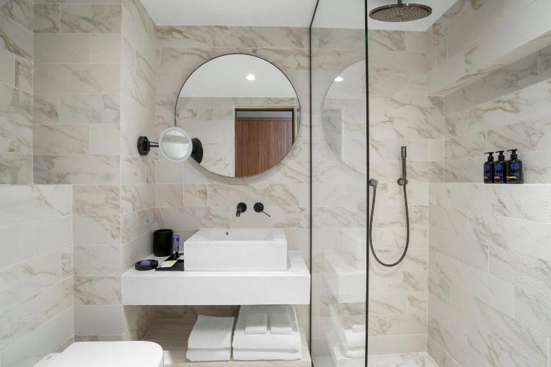 SOL Twin Room image 2