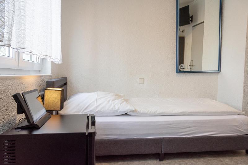Economy Single Room image 4