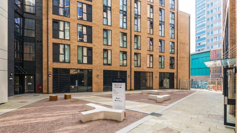 Hub at New Bridewell - image 1