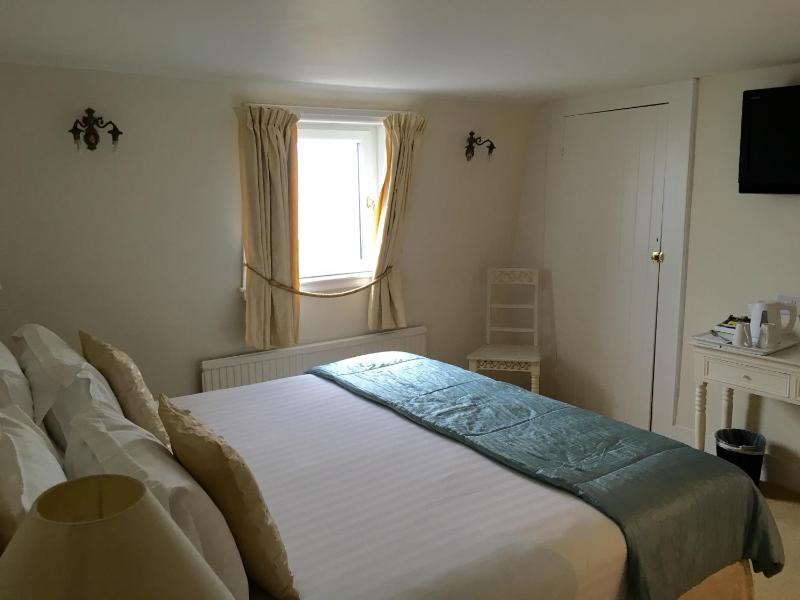 One Bedroom Apartment - Pier View image 3