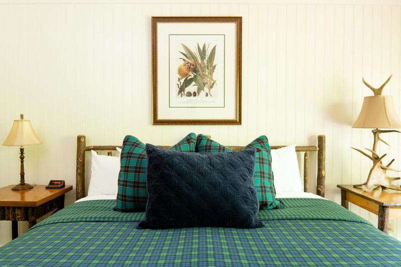 Standard King Room image 2