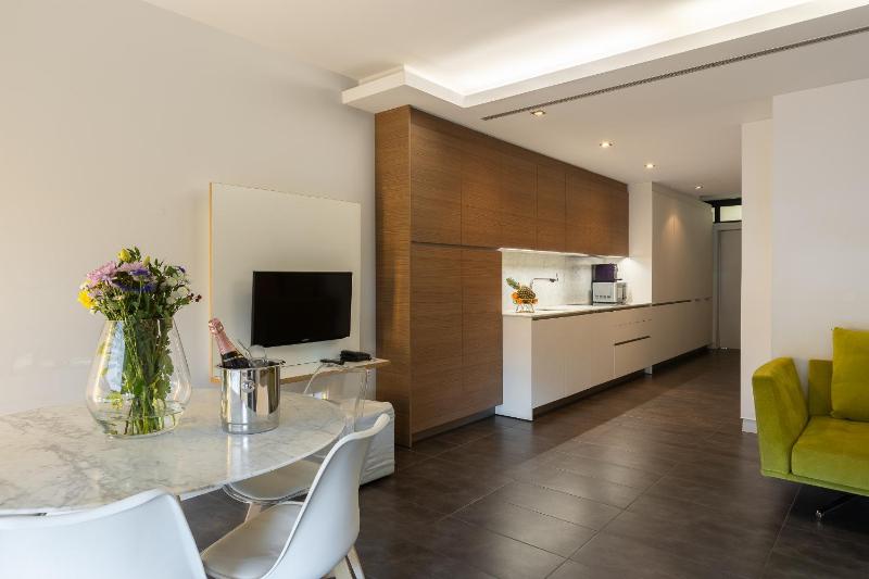 Two-Bedroom Duplex Apartment image 3