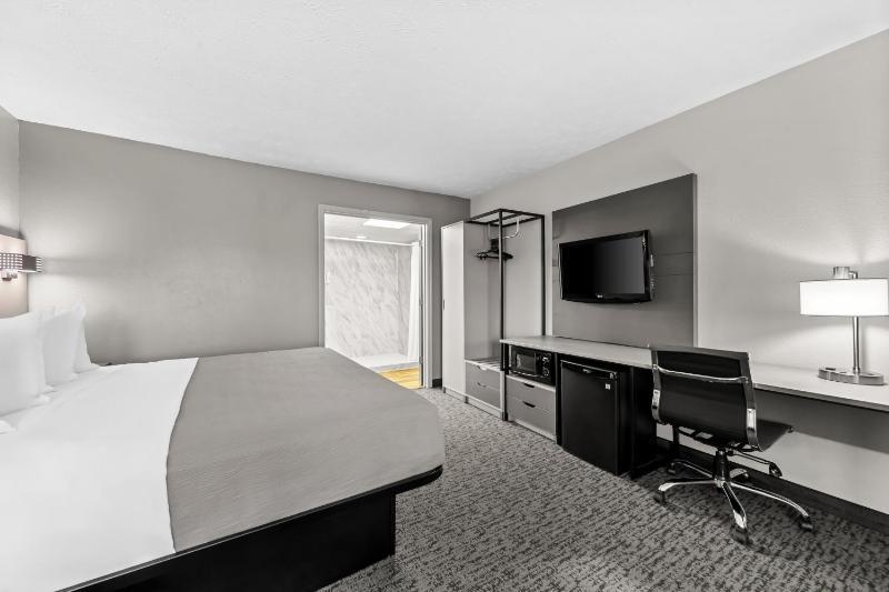 King Suite - Non-Smoking image 3