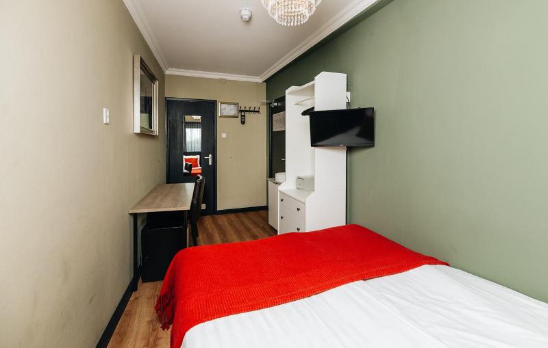 Budget Double Room image 3
