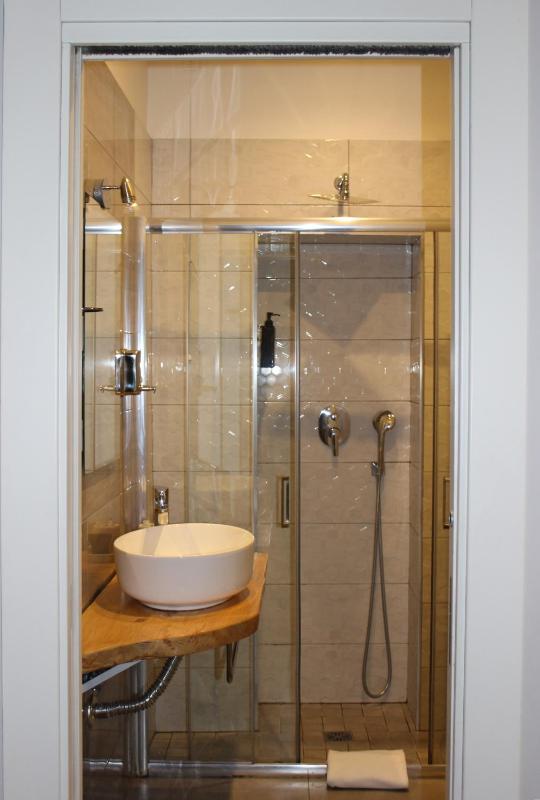 Quadruple Room image 3