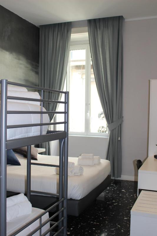 Quadruple Room image 4