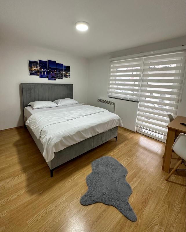 Deluxe King Room image 1