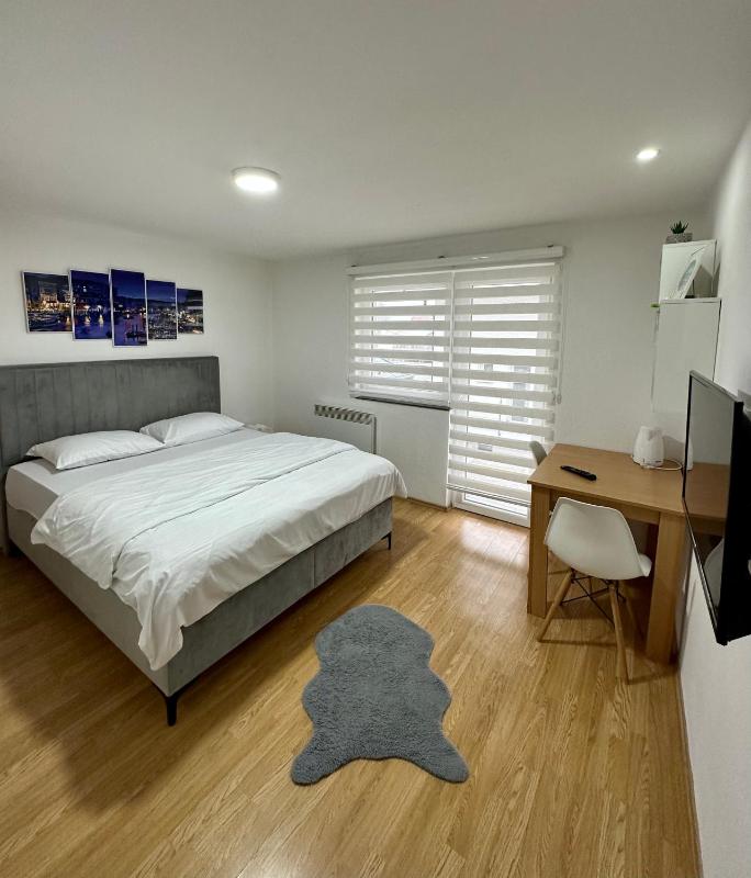 Deluxe King Room image 4