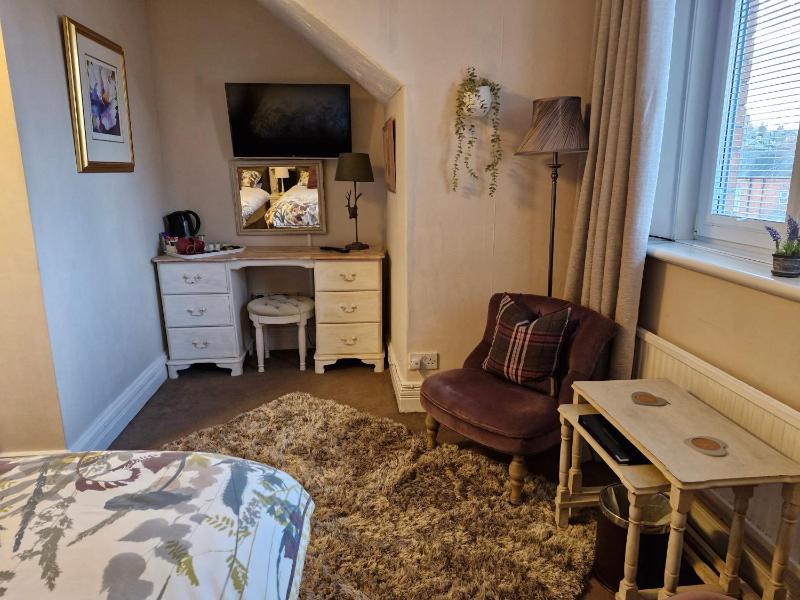 Twin Room with Private Bathroom image 1