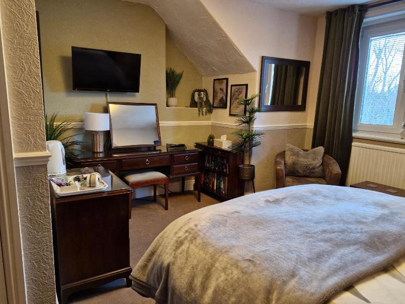 Double Room with Private Bathroom image 3