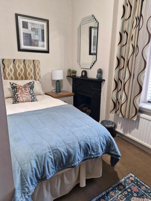 Single Room with Private Bathroom image 4