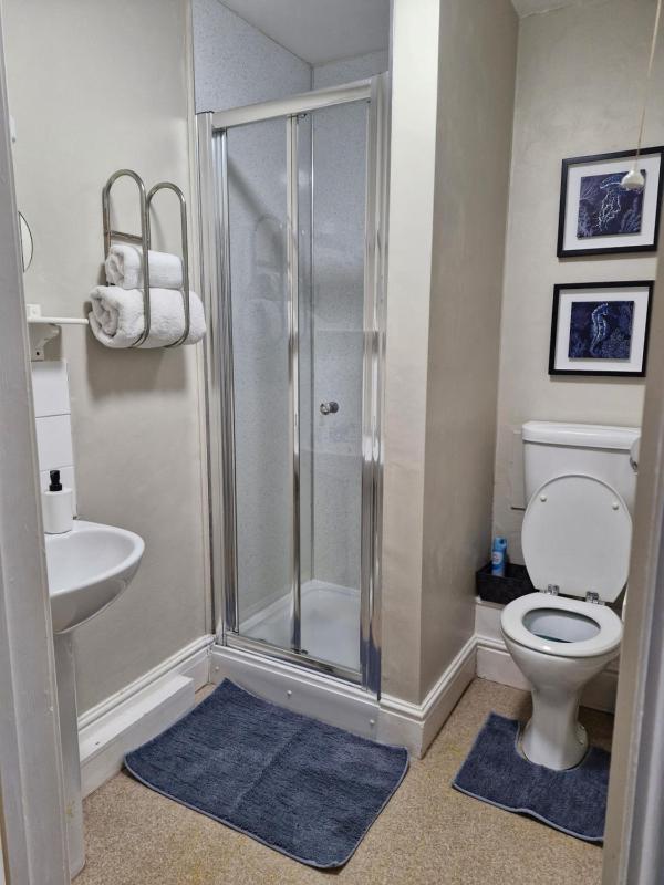 Single Room with Private Bathroom image 1