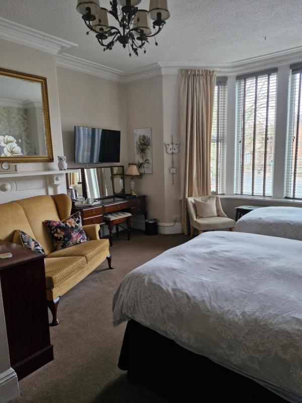 Triple Room with Private Bathroom image 4