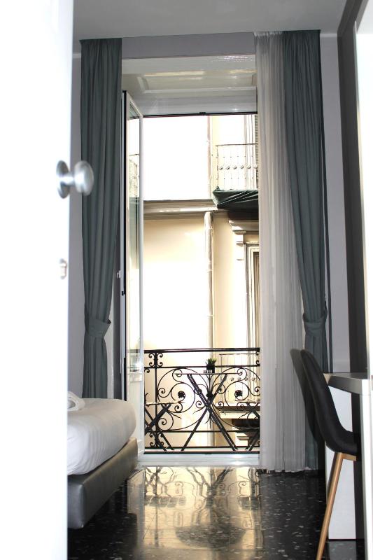 Deluxe Double Room image 3
