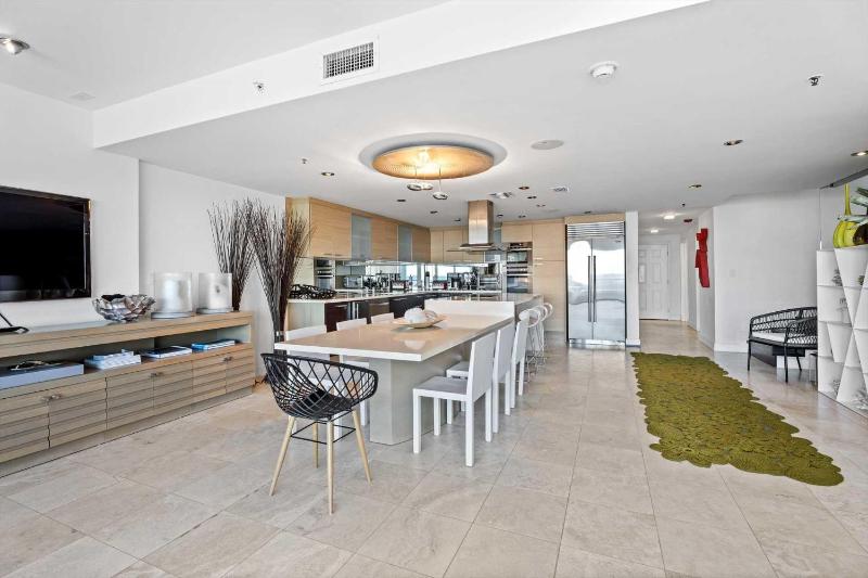 Beachfront - Panoramic View 4BR Penthouse - PH4 - image 8
