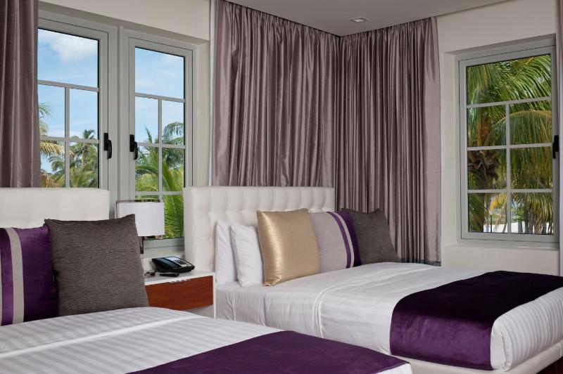 Queen Room with Two Queen Beds - No Resort Fee image 4
