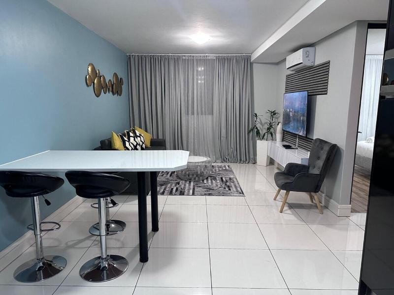 2 Bedroom Apartment in Windhoek City Centre - image 1