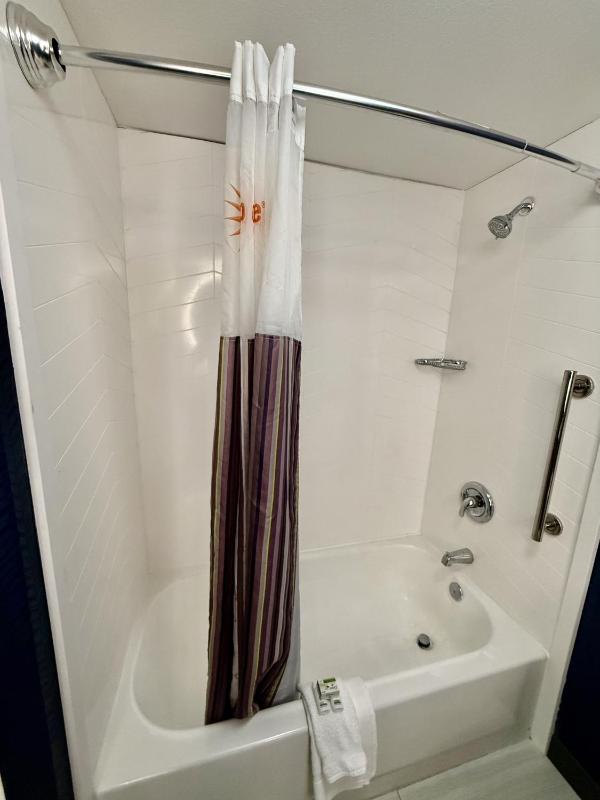 Deluxe Double Room with Two Double Beds - Non-Smoking image 2