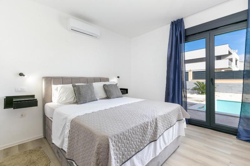 Family friendly house with a swimming pool Kastel Stafilic Kastela - 23486 - image 23