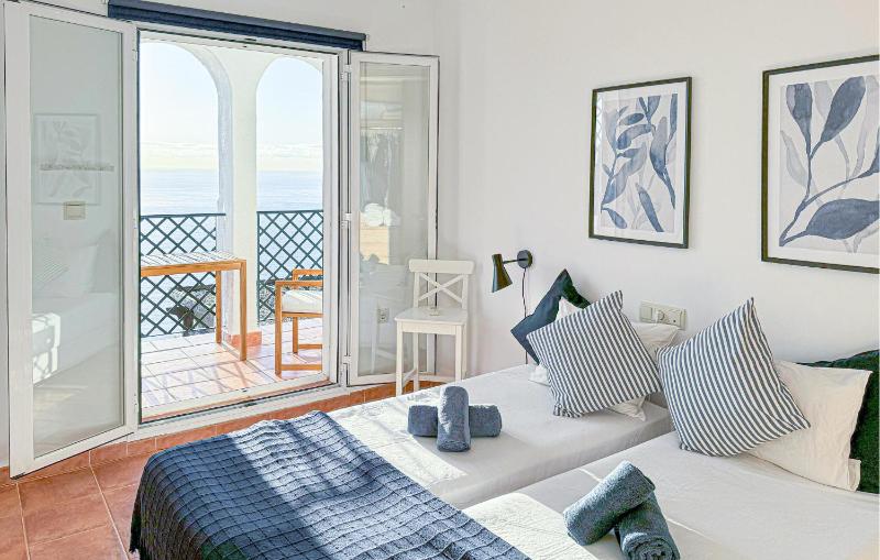 4 Bedroom Gorgeous Home In Almuñecar - image 10