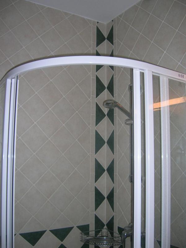 Standard Twin Room image 4