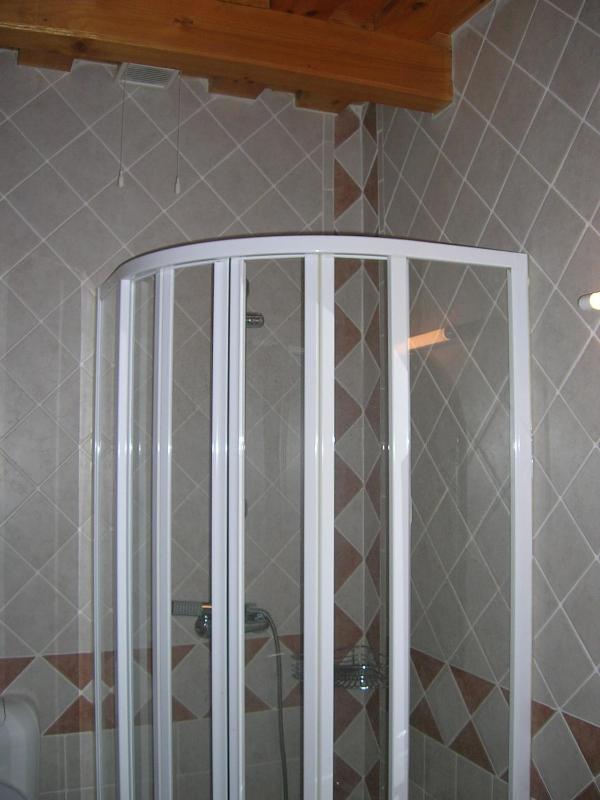 Standard Twin Room image 3