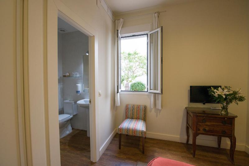 Double Room - Ground Floor image 3