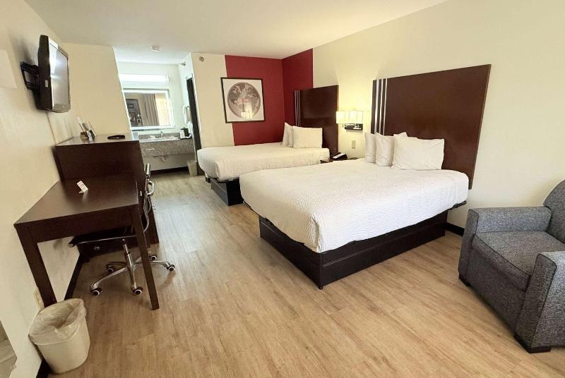Queen Room with Two Queen Beds - Non-Smoking image 1