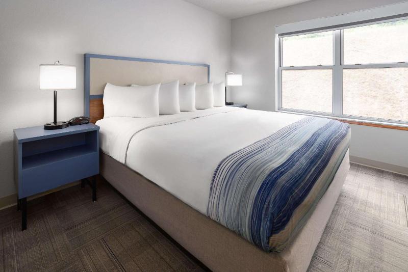 One-Bedroom King Suite - Non-Smoking image 1