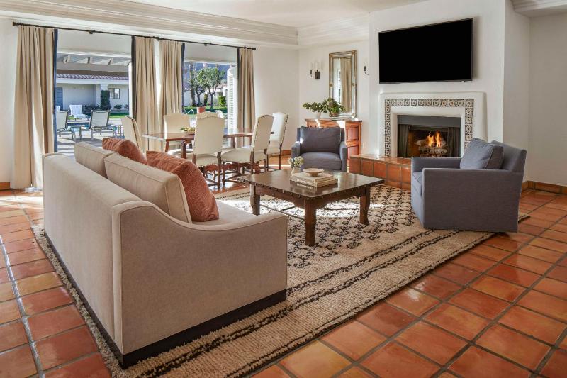 Executive King Suite image 3